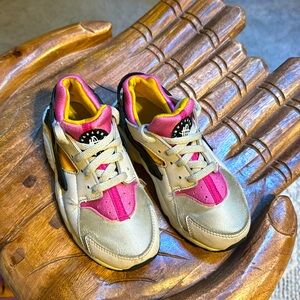 Nike HURACHE, Girls sz 12